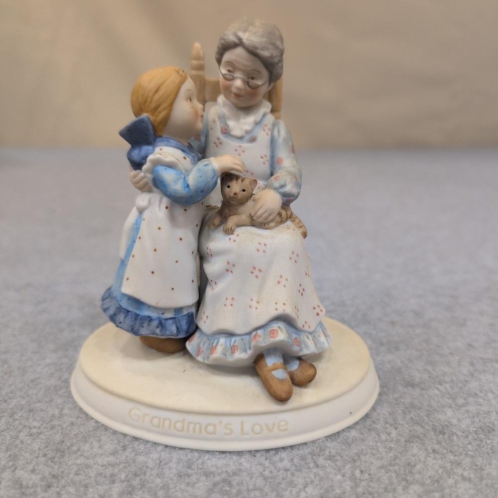Holly Hobbie Grandmas Love Porcelain Figurine Limited Edition 1983 NA306 - Picture 1 of 5